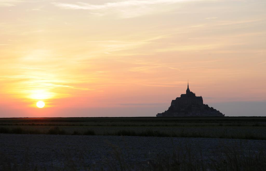 Hotel Le Gue Du Holme Saint-Quentin-sur-le-Homme ภายนอก รูปภาพ