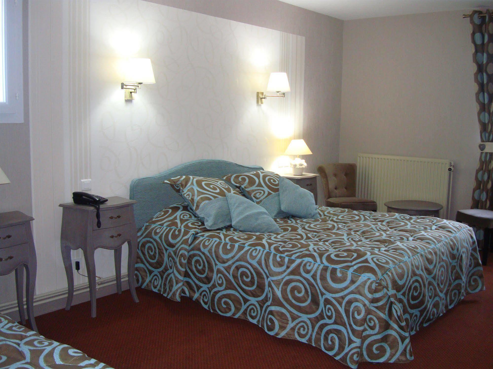 Hotel Le Gue Du Holme Saint-Quentin-sur-le-Homme ภายนอก รูปภาพ