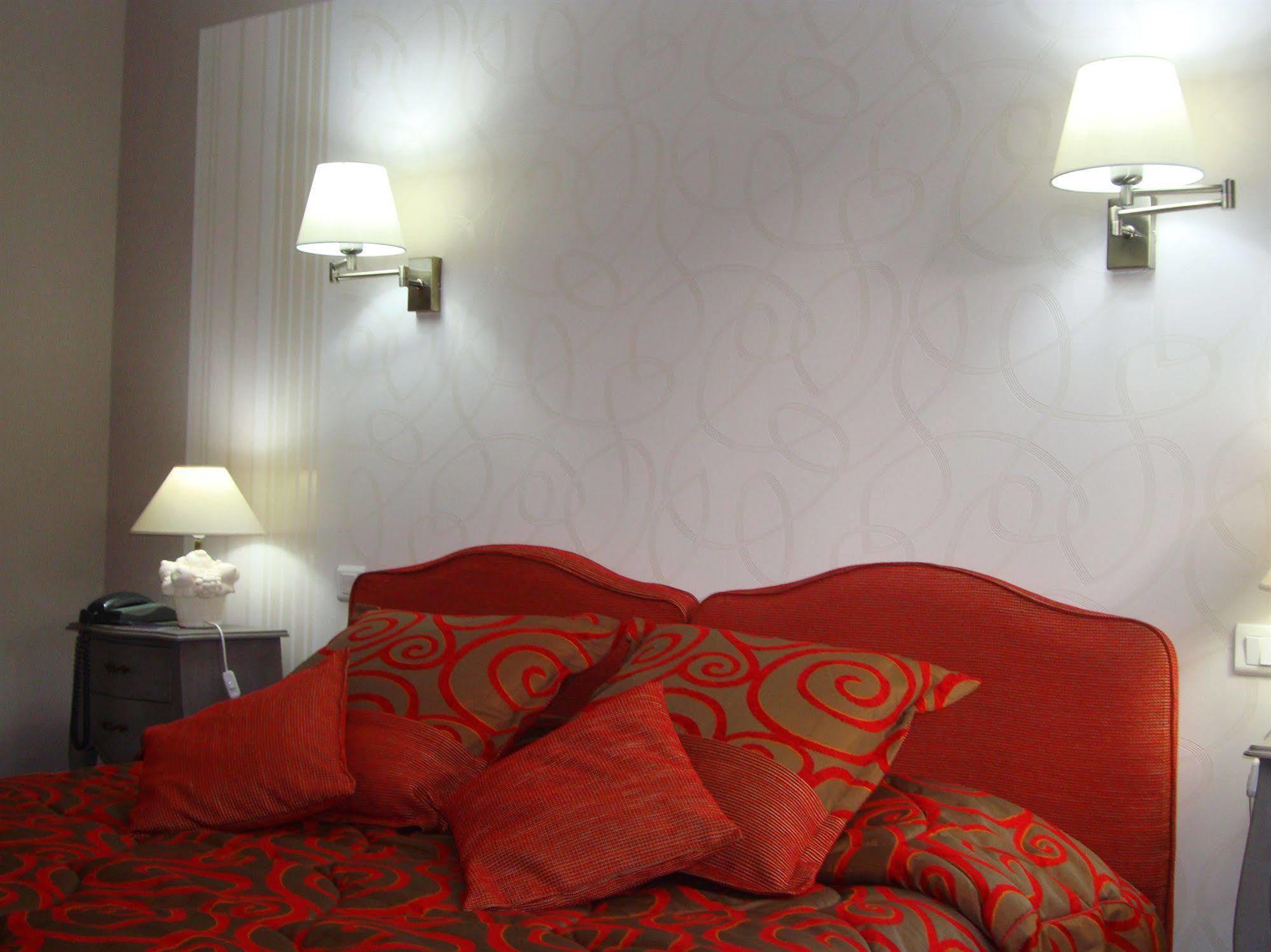 Hotel Le Gue Du Holme Saint-Quentin-sur-le-Homme ภายนอก รูปภาพ