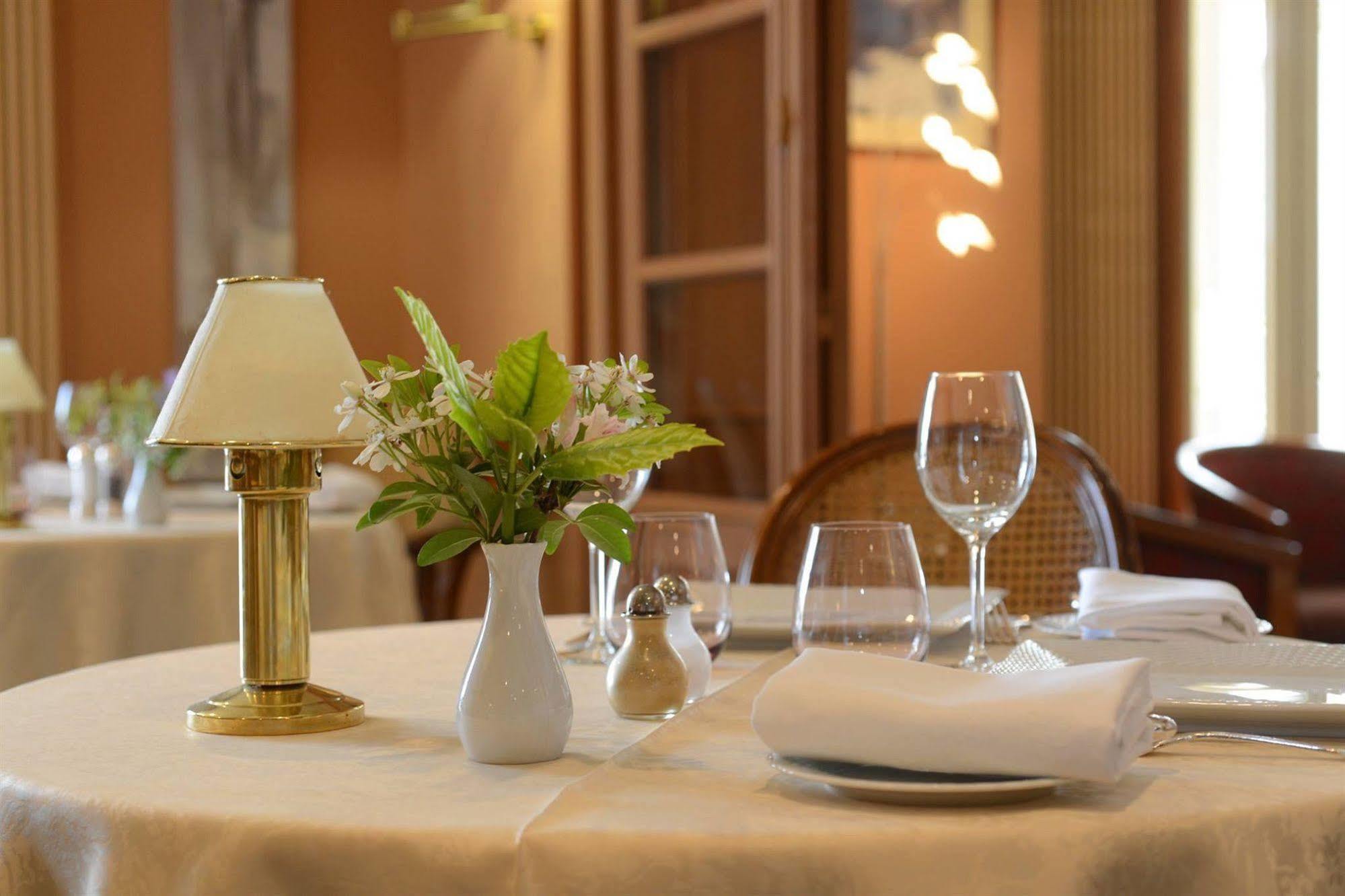 Hotel Le Gue Du Holme Saint-Quentin-sur-le-Homme ภายนอก รูปภาพ